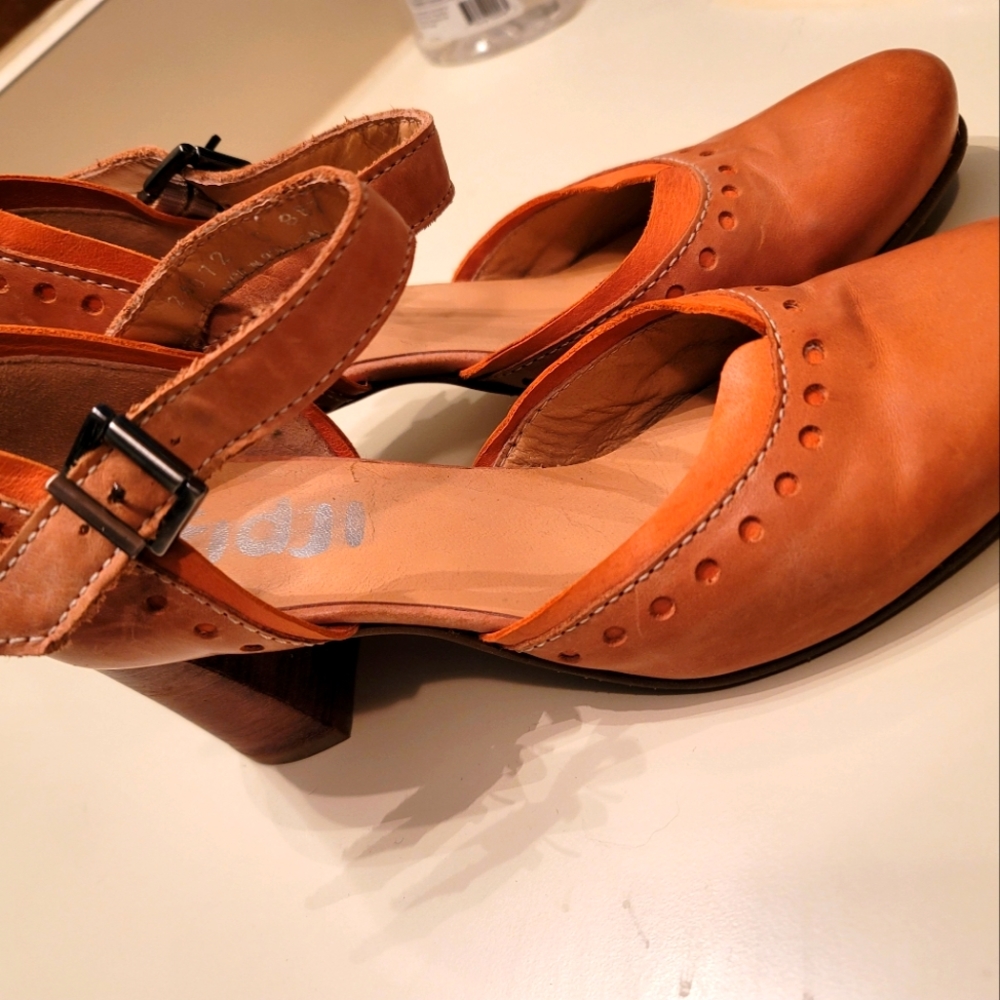 Mary Jane Fidji Heels - Picture 5 of 6